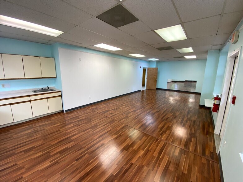 More Photos Of 395 W Avon Rd, Avon Office For Lease