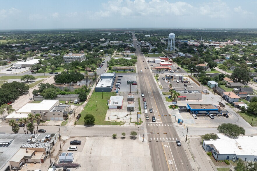 More Photos Of 606 E King Ave, Kingsville Storefront Retail Office For Sale