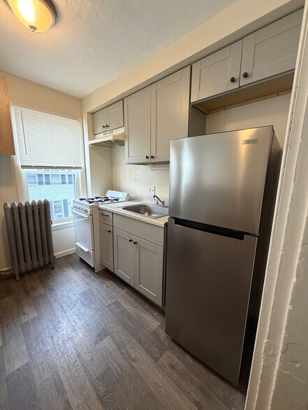 More Photos Of 8 Exchange Ct, Waltham Multifamily For Sale