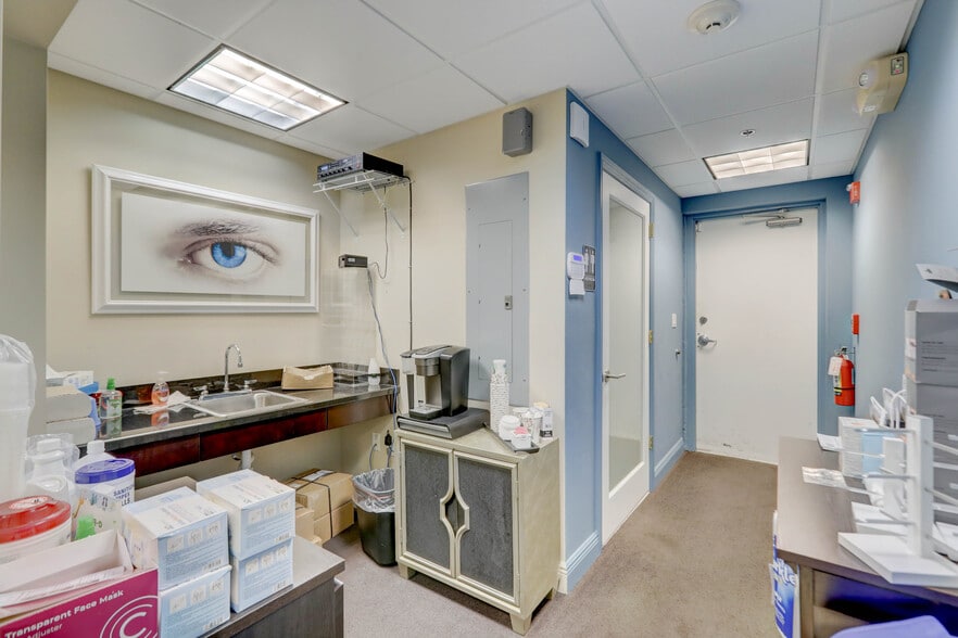 More Photos Of 2301 Wilton Dr, Wilton Manors Apartments For Sale