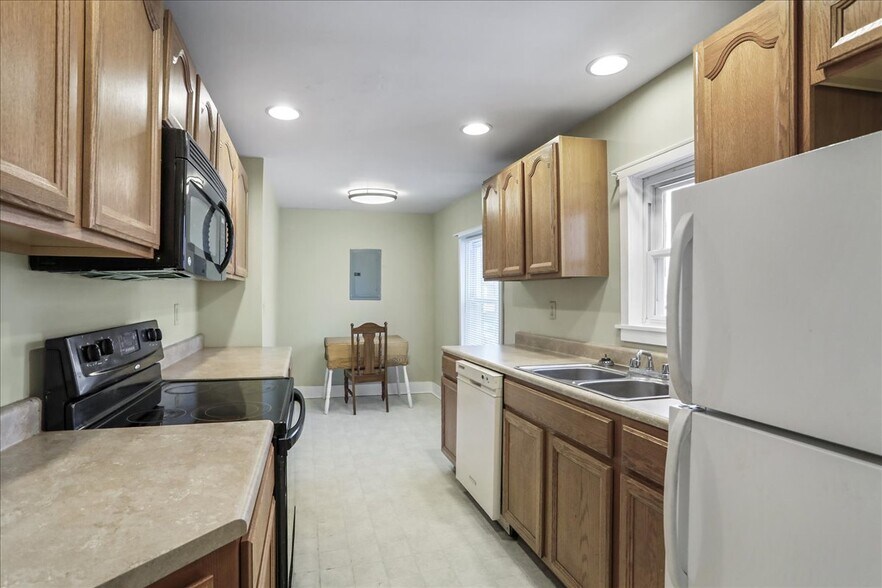 More Photos Of 229 E Union St, Cumberland Apartments For Sale