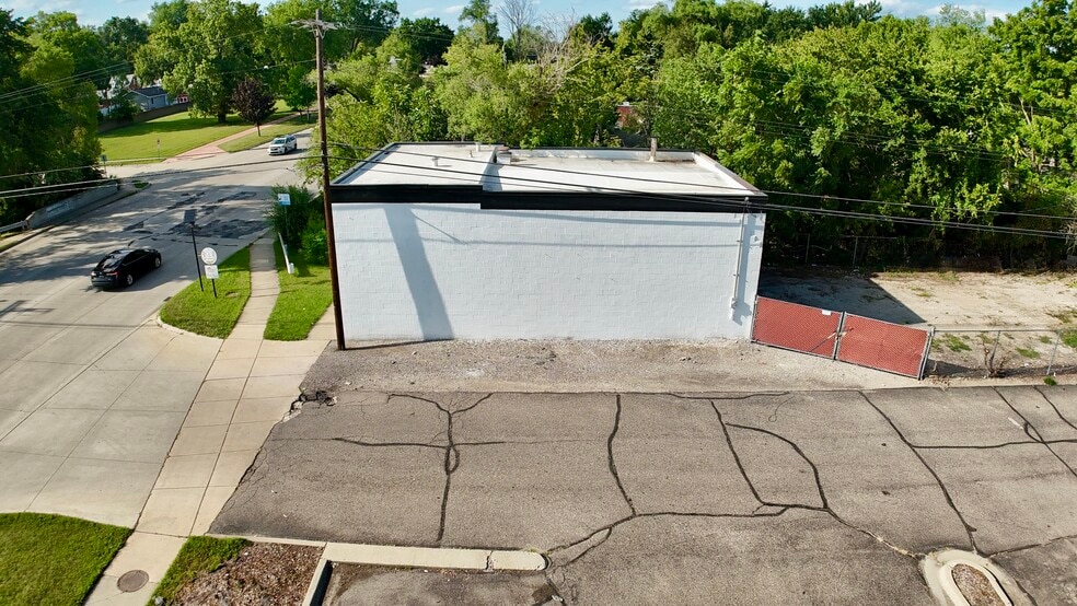 More Photos Of 5729-5731 S Beech Daly Rd, Dearborn Heights Warehouse For Sale