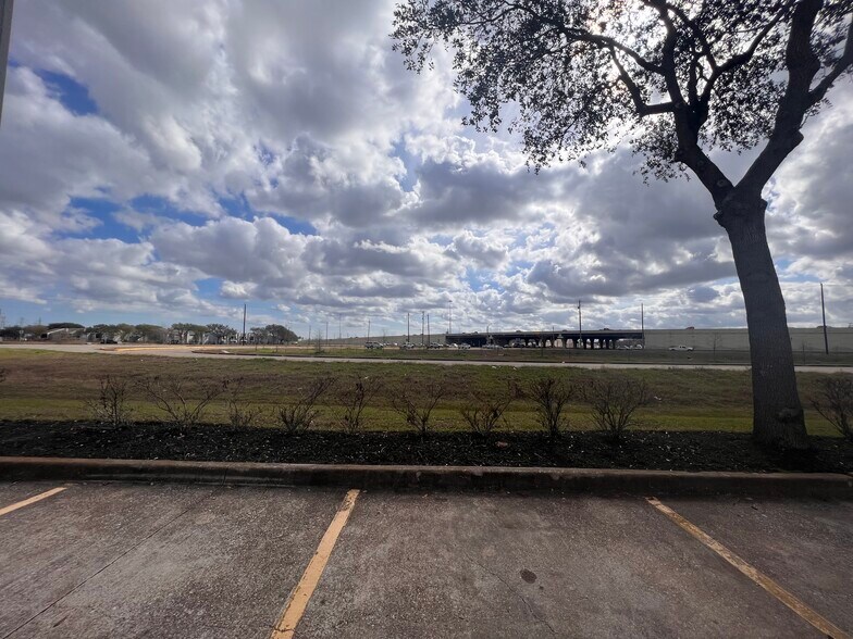 More Photos Of 15327 Gulf Fwy, Houston Unknown For Lease