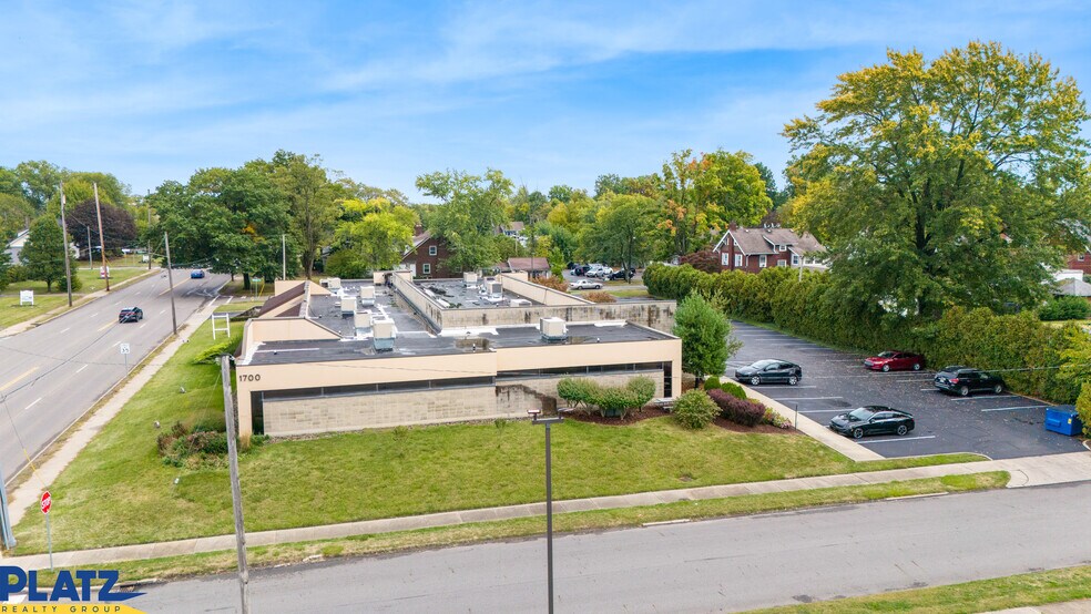 More Photos Of 1700 E Market St NE, Warren Medical For Lease