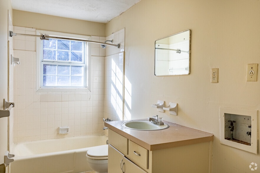 More Photos Of 2605 Ben Hill Rd, East Point Schools For Sale