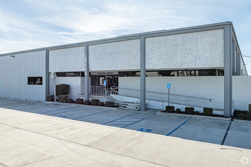 More Photos Of 15005 Marquardt Ave, Santa Fe Springs Manufacturing For Lease