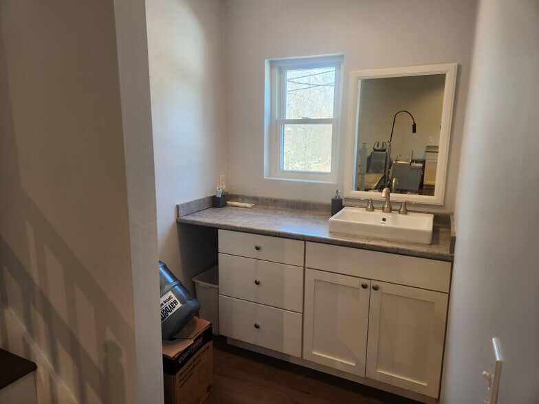 More Photos Of 5 Pond Rd, Harvard Healthcare For Sale