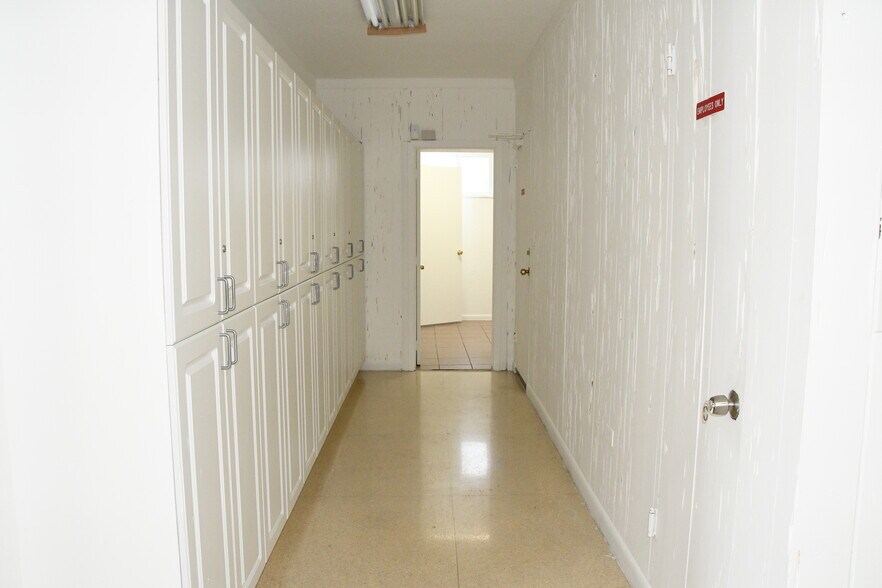 More Photos Of 1920 SW 22nd St, Miami Medical For Lease