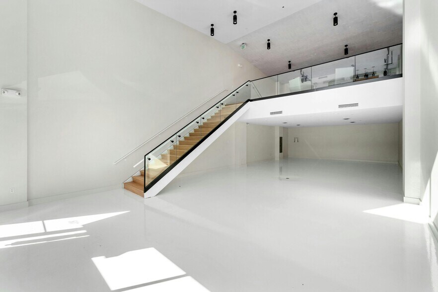 More Photos Of 8001 Circuit of the Americas Blvd, Del Valle Showroom For Sale