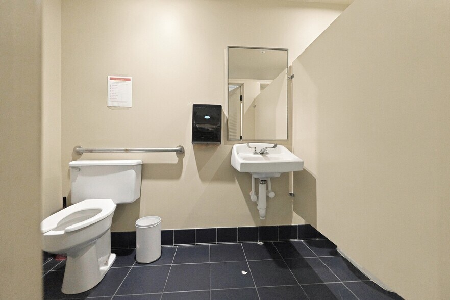 More Photos Of 1354 N Laura St, Jacksonville Office For Sale