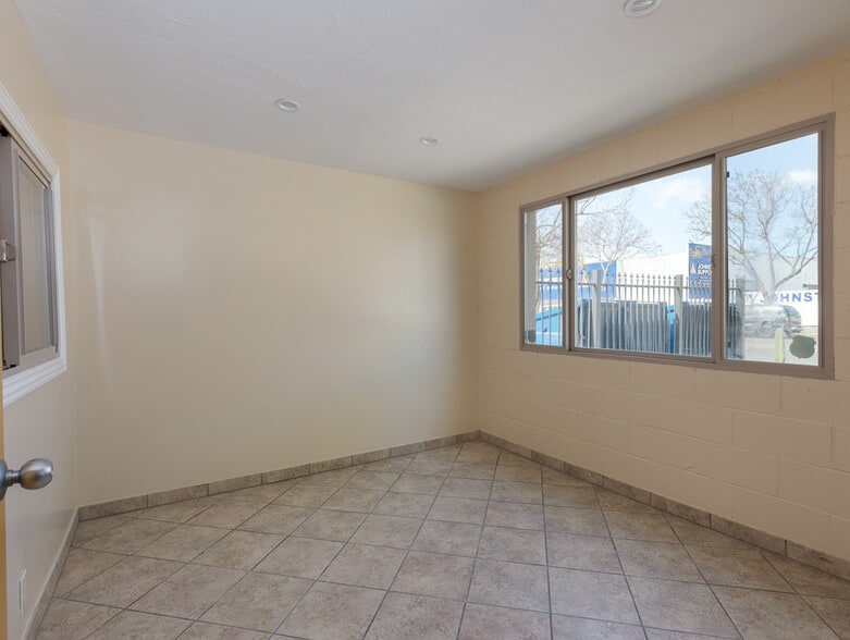 More Photos Of 11708 Inglewood Ave, Hawthorne Warehouse For Sale
