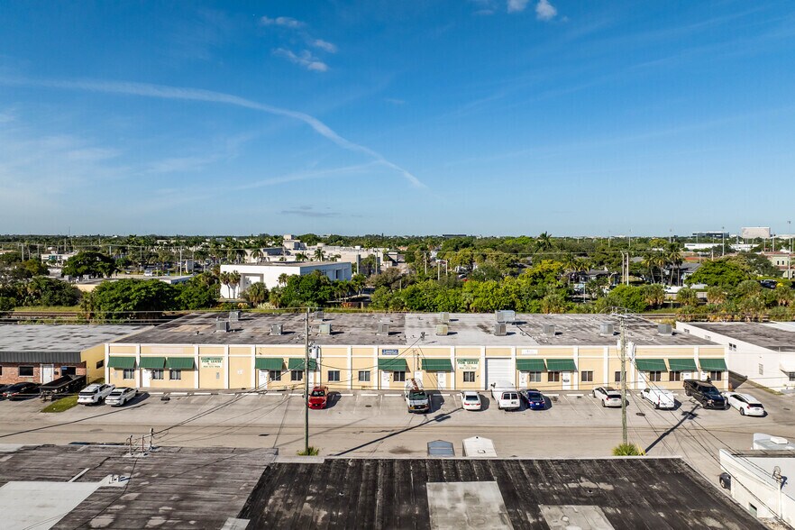 More Photos Of 5149-5199 NE 12th Ave, Oakland Park Warehouse For Lease