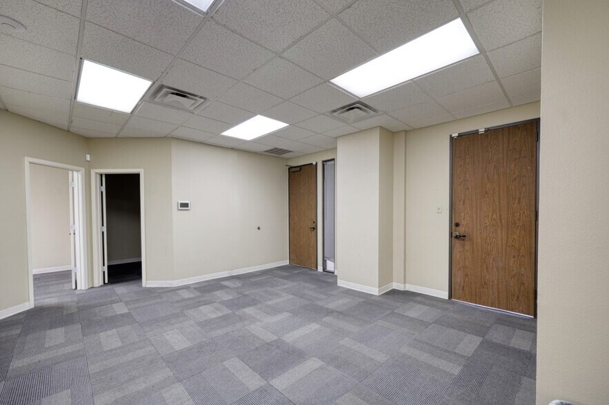 More Photos Of 2929 Mossrock Dr, San Antonio Office For Lease