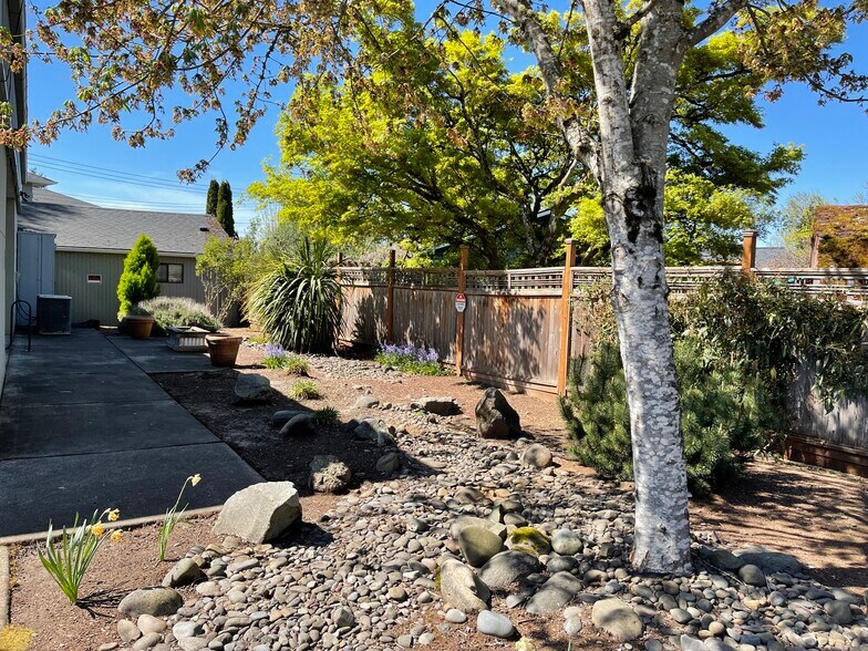 More Photos Of 1318 9th St NW, Corvallis Medical For Lease