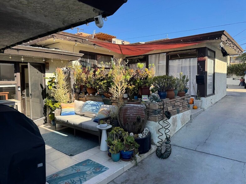 More Photos Of 4927-29 Ocean Blvd, San Diego Multifamily For Sale