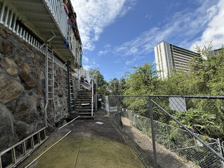 More Photos Of 1424 Gulick Ave, Honolulu Multifamily For Sale