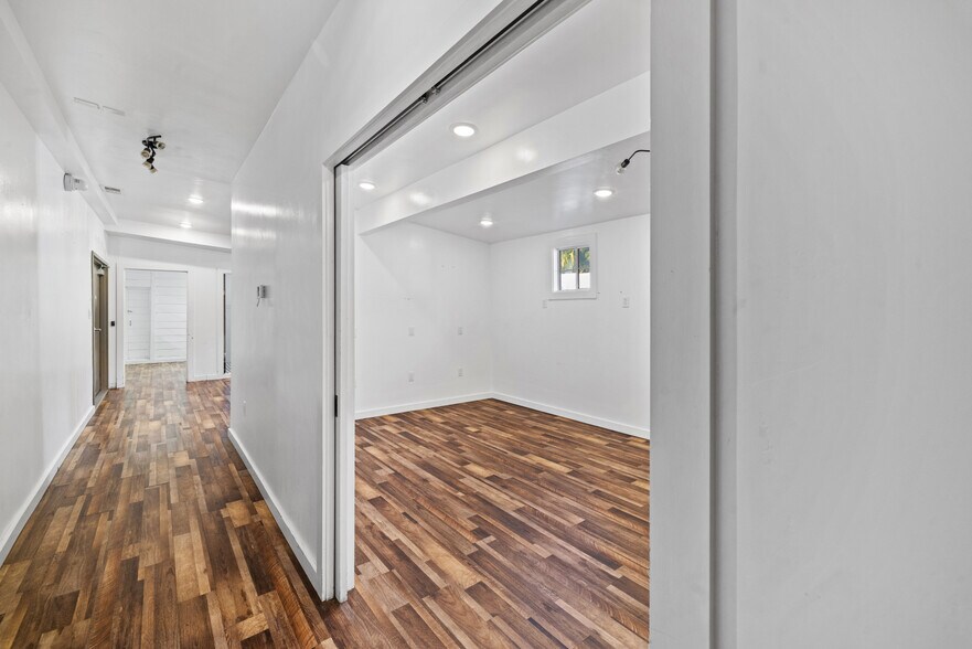 More Photos Of 840 N Cloverdale Blvd, Cloverdale Convenience Store For Sale