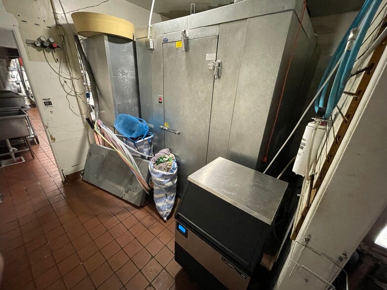 More Photos Of 5933-43 El Cajon Blvd, San Diego Storefront Retail Office For Sale