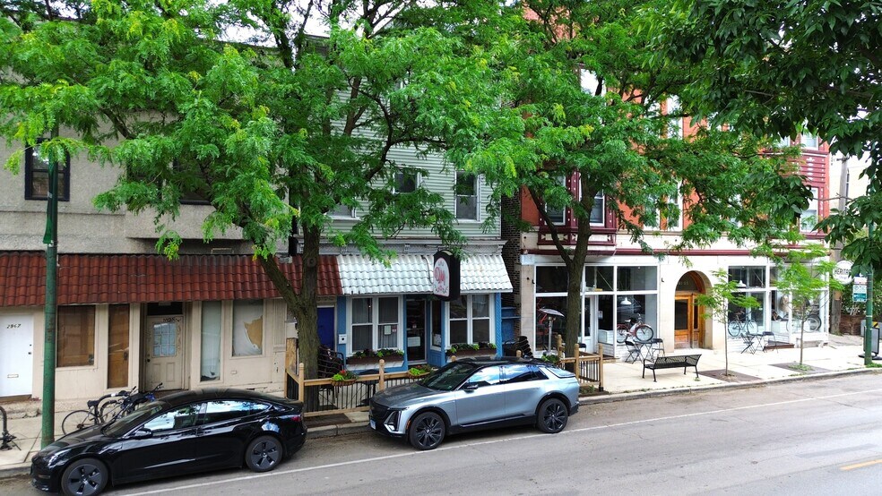 Primary Photo Of 2965 N Lincoln Ave, Chicago Storefront Retail Residential For Sale