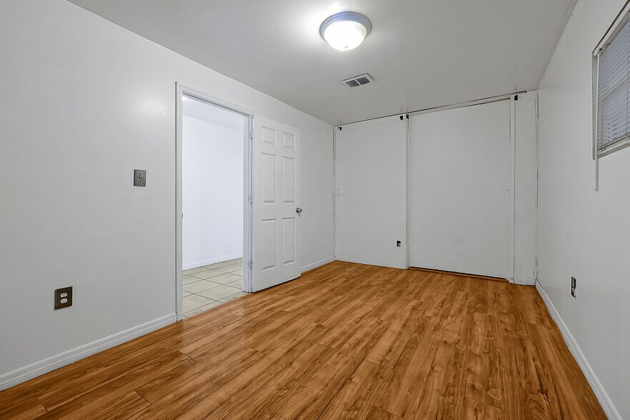 More Photos Of 11435 Rocket Blvd, Orlando Warehouse For Lease