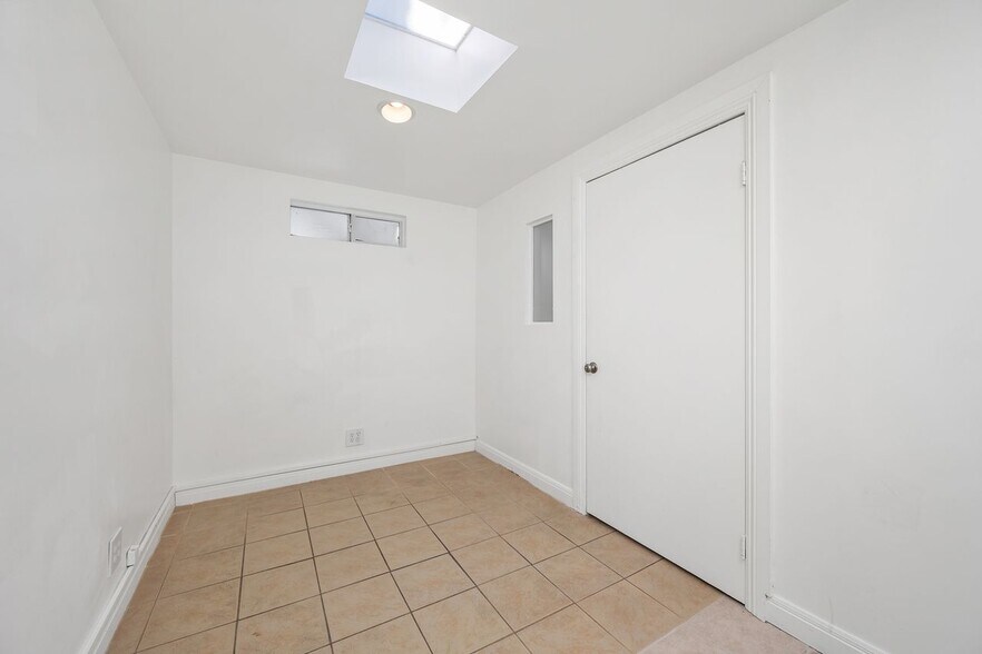 More Photos Of 3861 Jasmine Ave, Culver City Medical For Lease