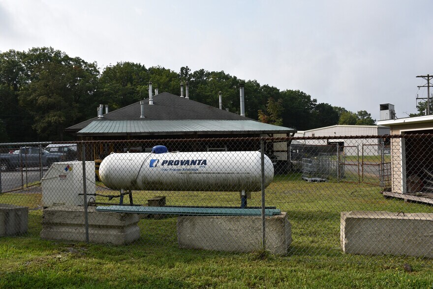 More Photos Of 17275 Shreve Run Rd, Pleasantville General Retail For Sale