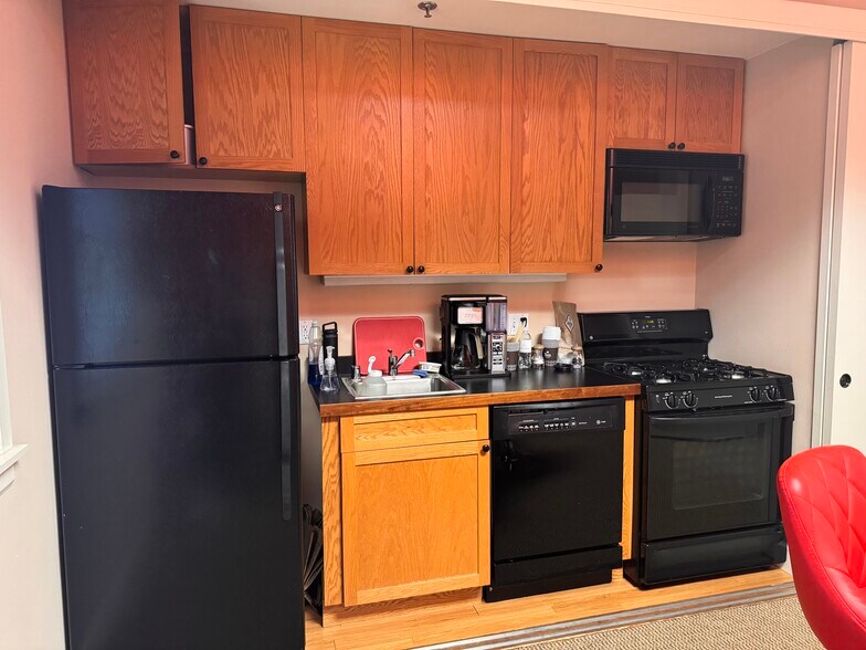 More Photos Of 561 C, Sonoma Loft Creative Space For Lease