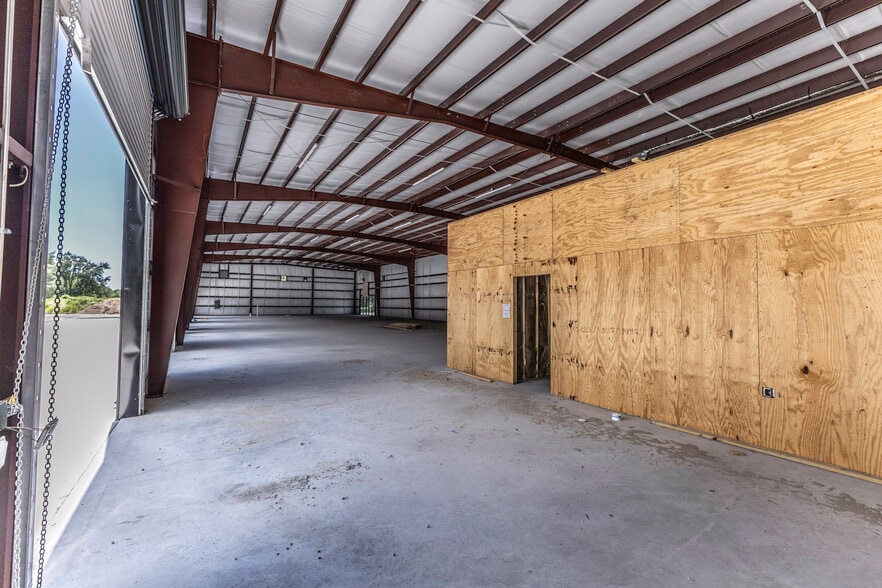 More Photos Of 3023 E C 48, Center Hill Warehouse For Sale