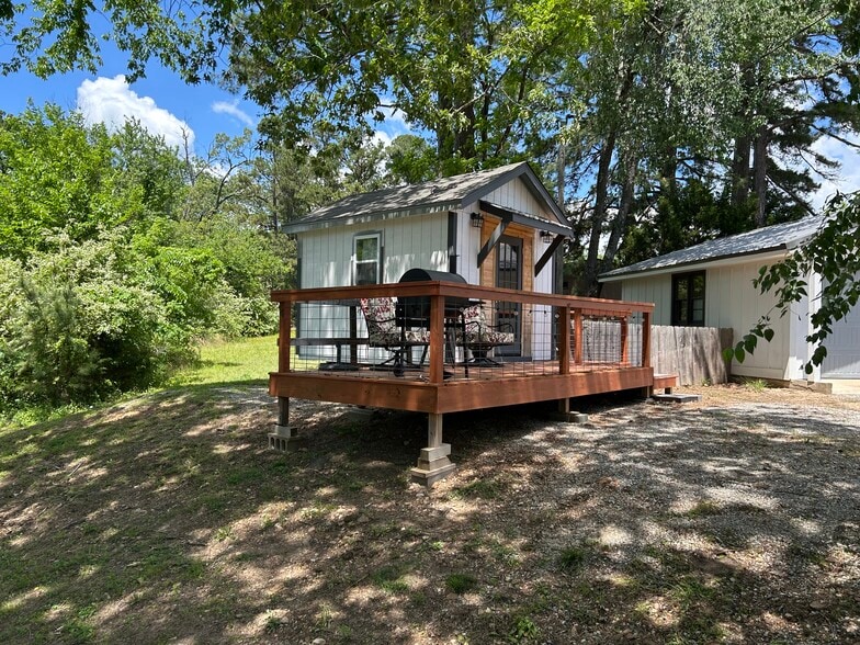 More Photos Of 10897 AR-5, Salesville Hotel For Sale