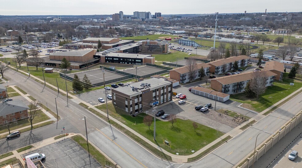 More Photos Of 1610 14th St NW, Rochester Office For Sale