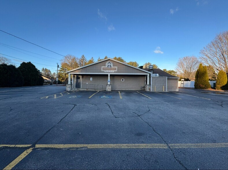 More Photos Of 85 Main St, Oxford Restaurant For Sale