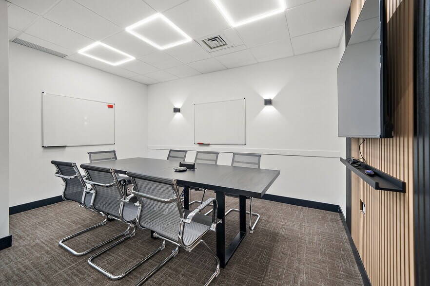 More Photos Of 3131 Boul de la Concorde E, Laval Coworking Space