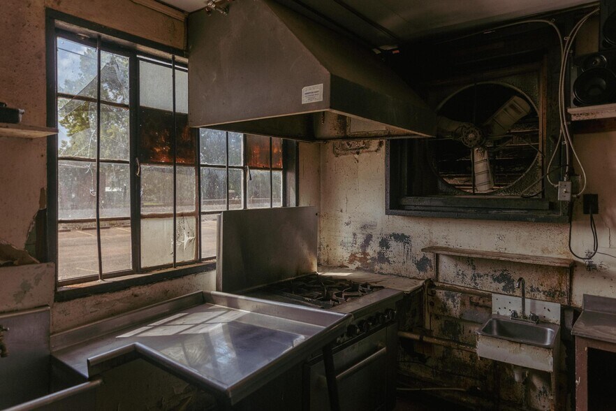 More Photos Of 400 N Main St, Hattiesburg General Retail For Sale