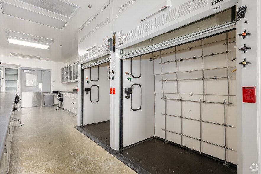 More Photos Of 6411 Beckley St, Baltimore Research And Development For Lease