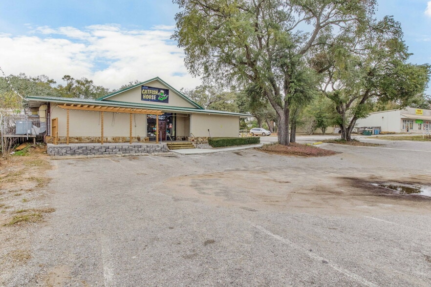 More Photos Of 131 New Warrington Rd, Pensacola Restaurant For Sale