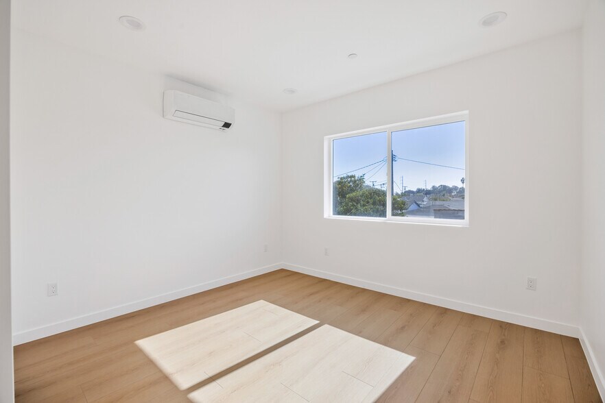 More Photos Of 10905 Dalerose Ave, Inglewood Multifamily For Sale