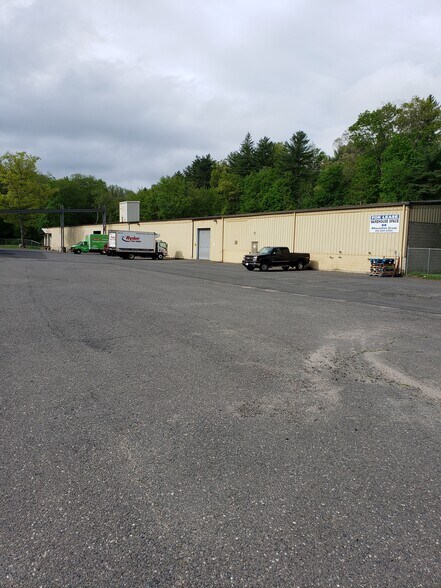More Photos Of 44 Depot St, Belchertown Warehouse For Lease
