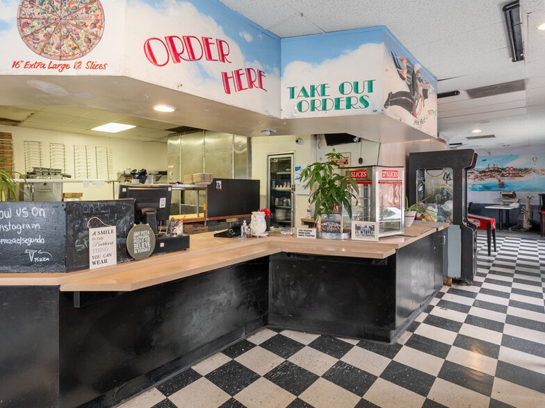 More Photos Of 400-408 Main St, El Segundo Storefront For Lease