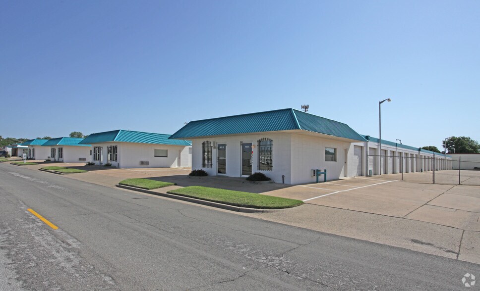 More Photos Of 2229 W Division St, Arlington Self Storage For Lease