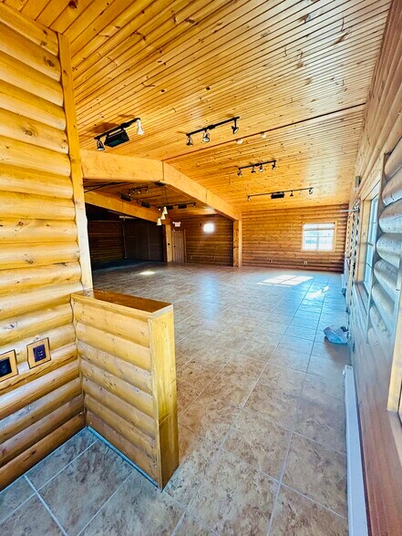 More Photos Of 3805 S Limit Ave, Sedalia General Retail For Lease