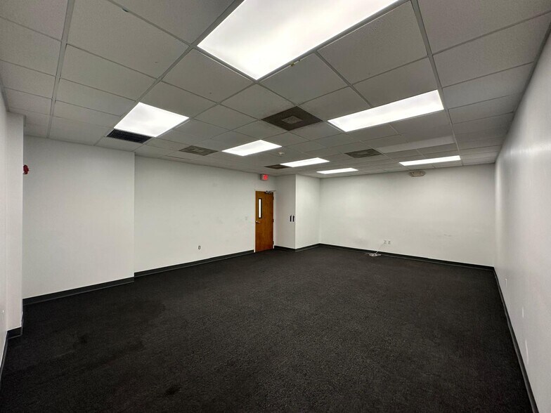 More Photos Of 381 N Krome Ave, Homestead Office For Lease