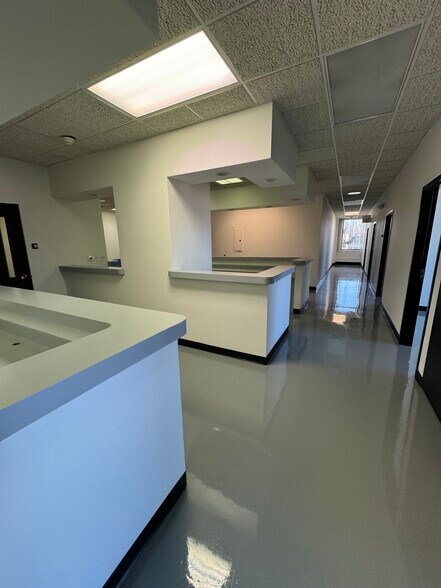 More Photos Of 121 S Wilke Rd, Arlington Heights Medical For Lease