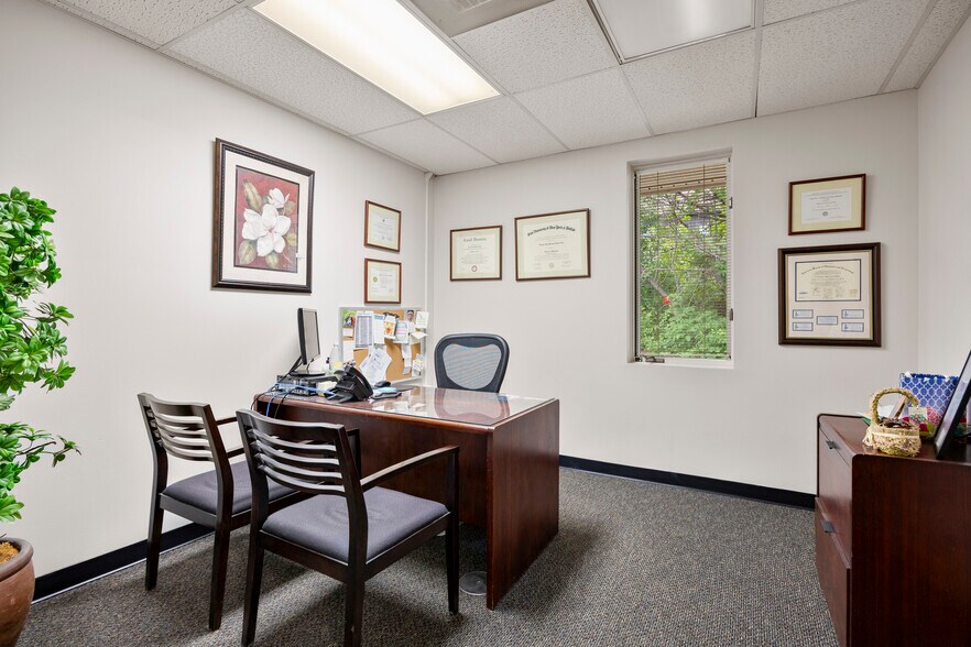 More Photos Of 2 Chelsea Pl, Clifton Park Medical For Sale