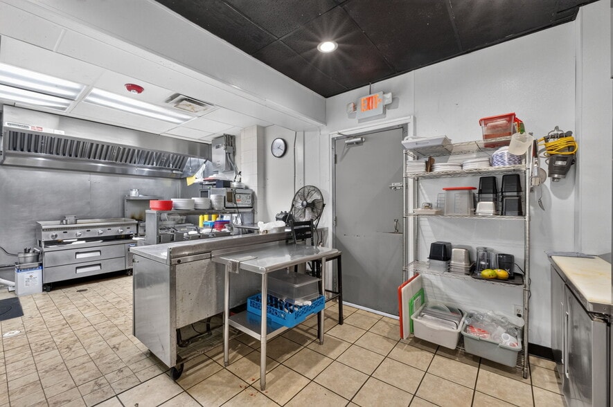 More Photos Of 1938 S Glenstone Ave, Springfield General Retail For Sale