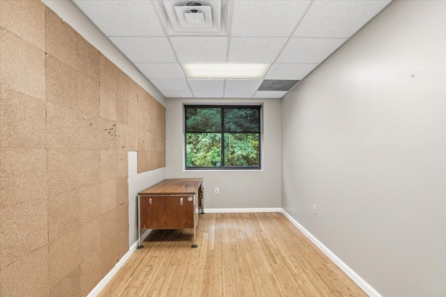 More Photos Of 106 Flow State Vis, Asheville Flex For Lease
