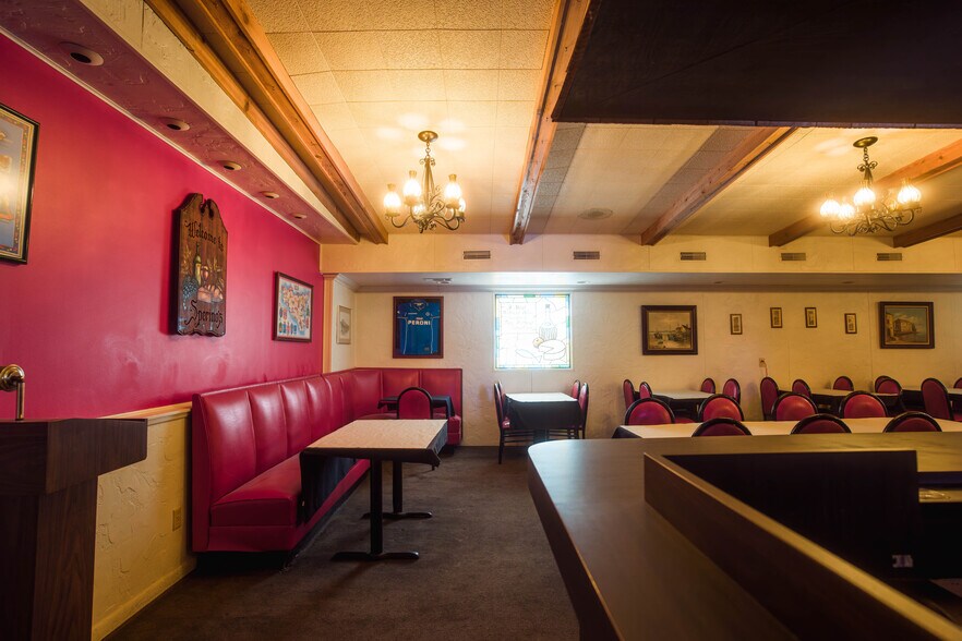 More Photos Of 720 N Wisconsin Ave, Elkhorn Restaurant For Sale