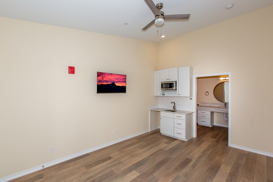 More Photos Of 1113 & 1117 E Gurley St, Prescott Rehabilitation Center For Sale