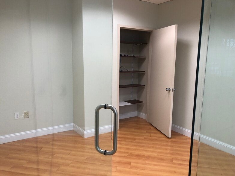 More Photos Of 45 Essex St, Millburn Bank For Lease
