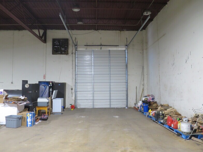 More Photos Of 845 E E.H. Crump Blvd, Memphis Warehouse For Sale