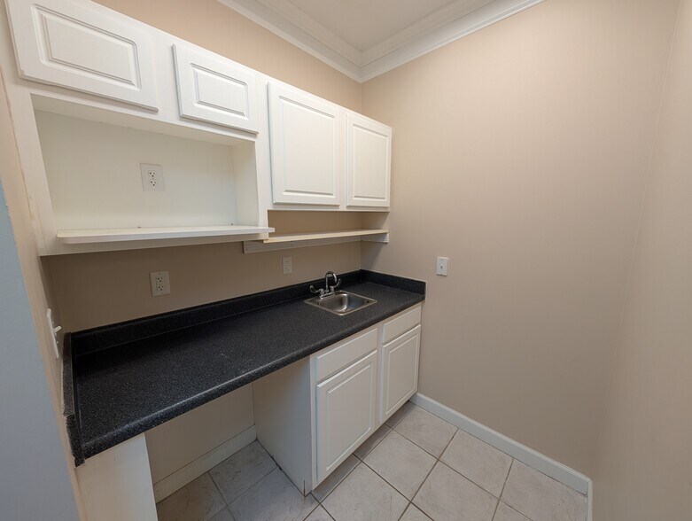 More Photos Of 6511 Creedmoor Rd, Raleigh Office For Lease